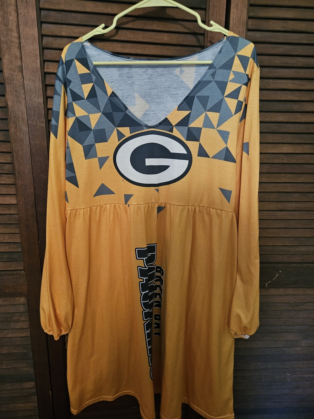 Green Bay Packers Long Sleeve Geometric V-Neck Dress in Yellow